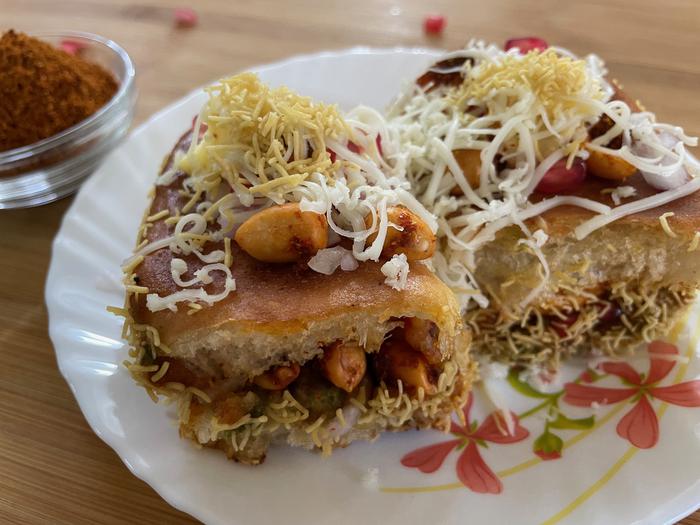 How to cook Kacchi Dabeli Recipe at Home | Cheesy and Yummy Street Style  Dabeli Recipe - FoodQuench